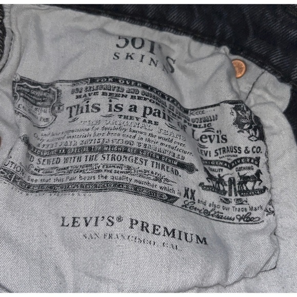 Levi’s Premium 501 Skinny Jeans Black Wash Distressed Knee Raw Hem Button Fly - Picture 7 of 9